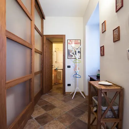 Casa Corte Rocca 아로나
