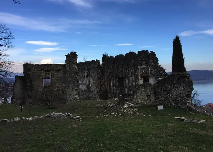 Casa Corte Rocca Arona